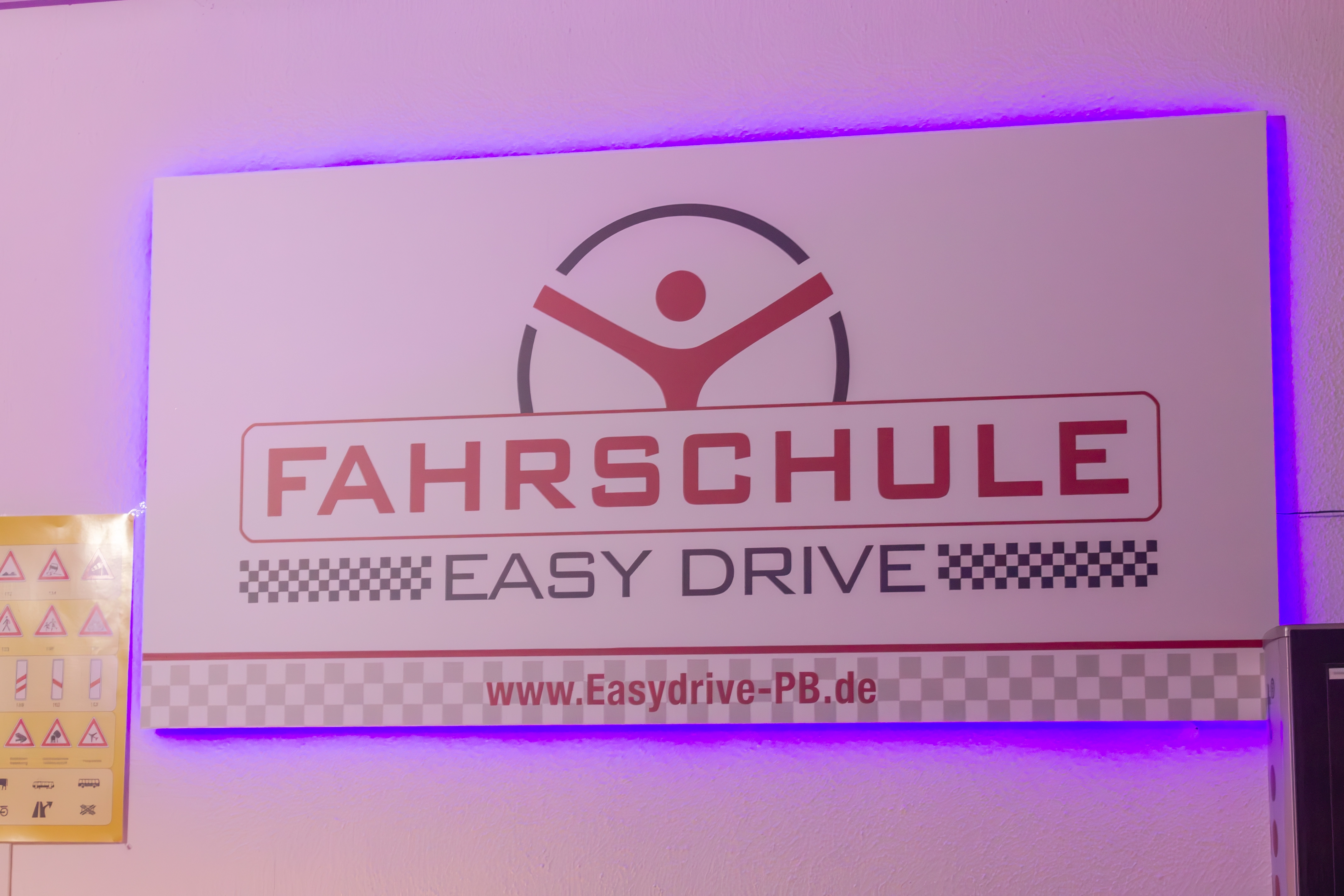 Wartebereich und Empfang bei Easydrive am Westerntor