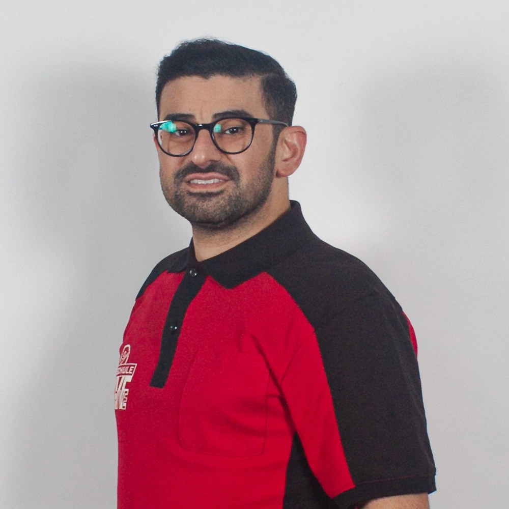 Djamal Asgharzada – Fahrlehrer und Mitgründer der Fahrschule Easydrive Paderborn